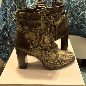 Stylish winter boot!